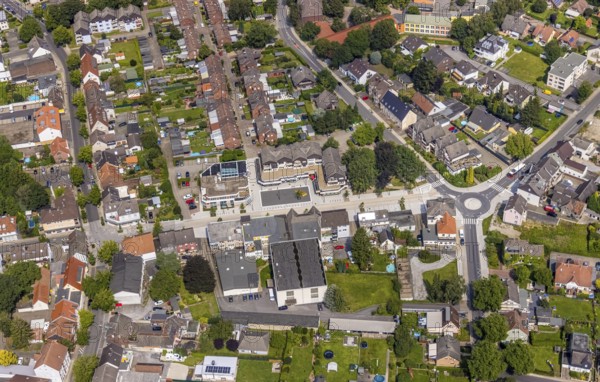 Aerial view, Märkische Straße and roundabout in the centre of the village of Heeren-Werve, Kamen, Ruhr area, North Rhine-Westphalia, Germany, City, DE, Europe, city centre, roundabout, roundabout, aerial view, aerial photography, aerial photography, city centre, overview, bird's-eye view, overview