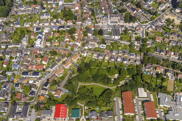 Aerial view, Luisenpark and Märkische Straße with roundabout in the village centre of Heeren-Werve, Kamen, Ruhr area, North Rhine-Westphalia, Germany, City, DE, Europe, city centre, roundabout, roundabout, aerial view, aerial photography, aerial photography, city centre, overview, bird's-eye view, overview