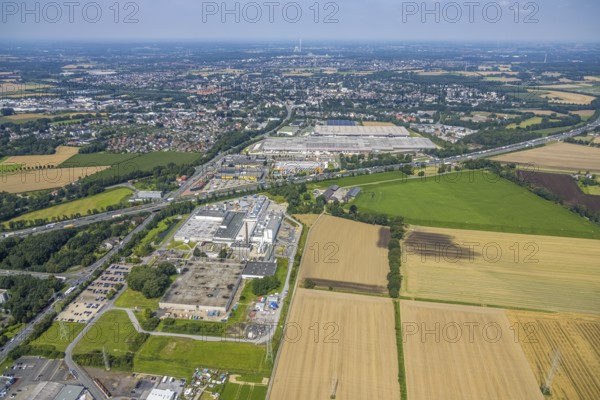 Aerial view, industrial area Unna / Kamen with 3M Deutschland GmbH and logistics park P3 Kamen in the background, Kamen, Ruhr area, North Rhine-Westphalia, Germany, DE, Europe, commercial enterprises, commercial area, commercial park, commercial location, commercial use, freight traffic, industrial area, industrial building, industrial location, logistics, logistics service, logistics service provider, logistics provider, logistics centre, aerial view, aerial photography, aerial photography, overview, bird's eye view, birds-eyes view, overview
