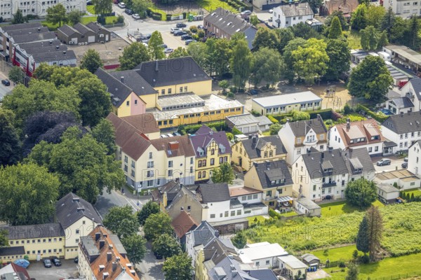 Aerial view, Aloysiusschule primary school, Freiberg, Holzwickede, Ruhr area, North Rhine-Westphalia, Germany, education, educational institution, DE, Europe, primary school, property tax, real estate, teaching institute, aerial photograph, aerial photography, aerial photography, school, overview, bird's-eye view, residential complex, living and life, residential area, residential buildings, quality of life, birds-eyes view, overview