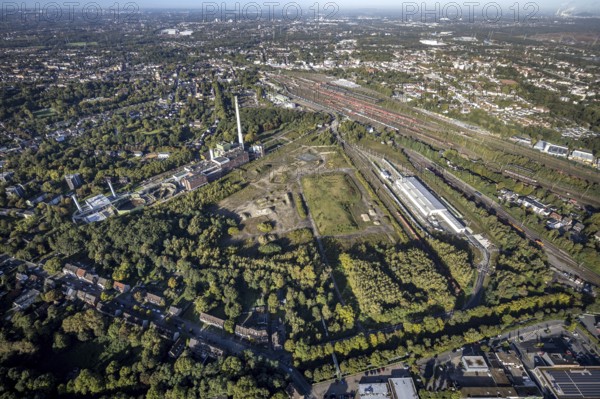 Aerial view, Herne freight yard with fallow land of the former General Blumenthal mine with Stadler Rail Service and Shamrock power station in the Wanne district of Herne, Ruhr area, North Rhine-Westphalia, Germany, railway tracks, railway station, DE, Deutsche Bahn AG, Europe, distant view, railway tracks, freight yard, goods trains, main station, main station, Herne, aerial view, aerial photography, aerial photography, marshalling yard, Stadler Rail Service, signal box, overview, bird's-eye view, overview