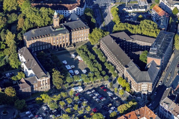 Aerial view, Herne town hall with police station and community centre as well as district court and weekly market market at Friedrich-Ebert-Platz in the district Herne-Mitte in Herne, Ruhr area, North Rhine-Westphalia, Germany, DE, Europe, Herne, aerial view, aerial photography, aerial photography, market, market place, market stalls, overview, bird's eye view, weekly market, birds-eyes view, overview