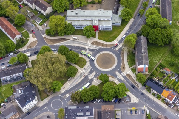 Aerial view, new roundabout Dorneburger Straße, Bielefelder Straße, Königstraße, Schule an der Dorneburg, Wanne-Süd, Herne, Ruhr area, North Rhine-Westphalia, Germany, education, educational institution, DE, Dorneburger Straße, Europe, Holsterhauser Straße, roundabout, roundabout, educational institute, aerial view, aerial photography, aerial photography, Rhine-Ruhr metropolitan region, school, overview, bird's-eye view, overview