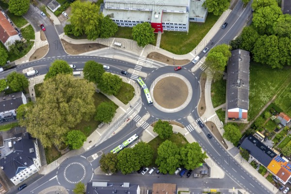 Aerial view, new roundabout Dorneburger Straße, Bielefelder Straße, Königstraße, Schule an der Dorneburg, Wanne-Süd, Herne, Ruhr area, North Rhine-Westphalia, Germany, education, educational institution, DE, Dorneburger Straße, Europe, Holsterhauser Straße, roundabout, roundabout, educational institute, aerial view, aerial photography, aerial photography, Rhine-Ruhr metropolitan region, school, overview, bird's-eye view, overview