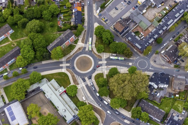 Aerial view, new roundabout Dorneburger Straße, Bielefelder Straße, Königstraße, Schule an der Dorneburg, Wanne-Süd, Herne, Ruhr area, North Rhine-Westphalia, Germany, education, educational institution, DE, Dorneburger Straße, Europe, Holsterhauser Straße, roundabout, roundabout, educational institute, aerial view, aerial photography, aerial photography, Rhine-Ruhr metropolitan region, school, overview, bird's-eye view, overview