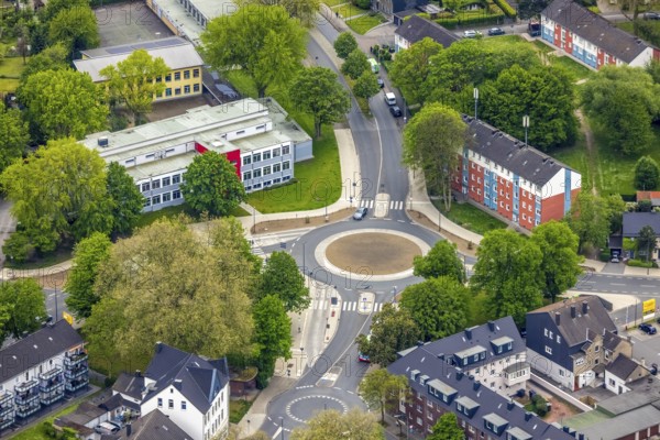 Aerial view, new roundabout Dorneburger Straße, Bielefelder Straße, Königstraße, Schule an der Dorneburg, Wanne-Süd, Herne, Ruhr area, North Rhine-Westphalia, Germany, education, educational institution, DE, Dorneburger Straße, Europe, Holsterhauser Straße, roundabout, roundabout, educational institute, aerial view, aerial photography, aerial photography, Rhine-Ruhr metropolitan region, school, overview, bird's-eye view, overview