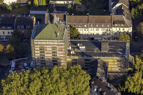 Aerial view, former Mont-Cenis bunker and conversion to we-house residential complex in the Sodingen district of Herne, Ruhr area, North Rhine-Westphalia, Germany, construction work, construction area, building site, building plots, construction project, construction site, DE, Europe, property tax, Herne, bunker, real estate, aerial view, aerial photography, aerial photography, overview, bird's-eye view, residential complex, living and living, residential buildings, quality of living, birds-eyes view, overview