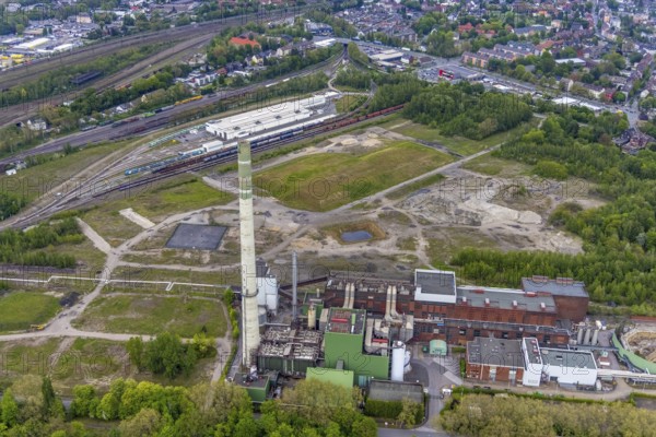 Aerial view, construction site of new Stadler Rail Vehicles branch, former General Blumenthal mine site, former Uniper Shamrock power plant, Wanne-Süd, Herne, Ruhr area, North Rhine-Westphalia, Germany, railway tracks, railway station, DE, Deutsche Bahn AG, Europe, commercial enterprises, commercial area, commercial area, commercial location, commercial use, main station, industrial facilities, industrial area, industrial location, Kastanienallee, aerial view, aerial photography, aerial photography, Rhine-Ruhr metropolitan region, signal box, overview, bird's-eye view, Wanne-Eickel main station, birds-eyes view, overview