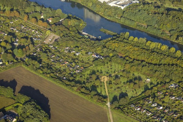 Aerial view, allotment garden association Horsthausen and allotment garden association Herne-Baukau with new meadow orchard Holper Heide at the Rhine-Herne canal in the district Horsthausen in Herne, Ruhr area, North Rhine-Westphalia, Germany, DE, Europe, community garden, Herne, KGV, allotment garden, allotment garden site, allotment garden association, allotment gardener association, landscape park orchard Holper Heide, aerial view, aerial photography, fruit tree park, allotment garden, overview, bird's-eye view, overview
