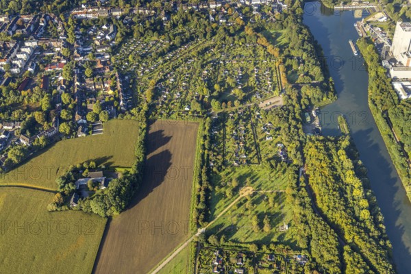Aerial view, allotment garden association Horsthausen and allotment garden association Herne-Baukau with new meadow orchard Holper Heide at the Rhine-Herne canal in the district Horsthausen in Herne, Ruhr area, North Rhine-Westphalia, Germany, DE, Europe, community garden, Herne, KGV, allotment garden, allotment garden site, allotment garden association, allotment gardener association, landscape park orchard Holper Heide, aerial view, aerial photography, fruit tree park, allotment garden, overview, bird's-eye view, overview