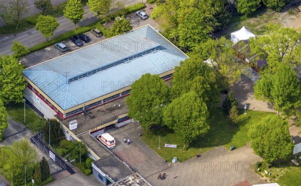 Aerial photo, current vaccination centre in the sports hall in Revierpark Gysenberg, Börnig, Herne, Ruhr area, North Rhine-Westphalia, Germany, Corona, Covid-19, DE, Europe, vaccination centre, aerial photo, aerial photography, aerial photography, sports hall, overview, virus, bird's eye view, birds-eyes view, overview
