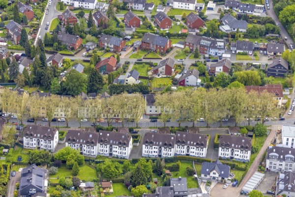 Aerial view, housing estate Mont-Cenis-Straße, Börnig, Herne, Ruhr area, North Rhine-Westphalia, Germany, DE, Europe, property tax, real estate, aerial view, aerial photography, aerial photography, terraced houses, overview, bird's-eye view, residential estate, housing and living, residential area, residential buildings, quality of living, residential neighbourhood, housing estate, birds-eyes view, overview
