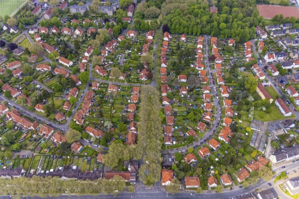 Aerial view, housing estate Gartenstadt Teutoburgia, colliery housing estate, Börnig, Herne, Ruhr area, North Rhine-Westphalia, Germany, workers' housing estate, Baarestraße, DE, monument protection, Europe, property tax, green areas, green trees, gardens, real estate, aerial view, aerial photography, aerial photography, apartment blocks, Rhine-Ruhr metropolitan region, landmark, overview, bird's-eye view, housing estate, housing and living, residential area, residential buildings, residential quality, residential neighbourhood, housing estate, housing estate Teutoburgia, birds-eyes view, overview, red roofs