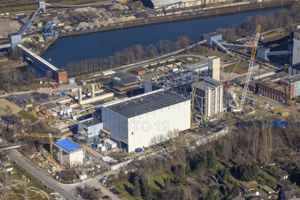 Aerial photo, STEAG combined heat and power plant Herne on the Rhine-Herne Canal, construction site new gas and steam power plant, Baukau-West, Herne, Ruhr area, North Rhine-Westphalia, Germany, construction work, construction, construction area, construction site, construction project, construction site, DE, steam cloud, power plant, Europe, district heating, combined cycle power plant, Hertener Straße, power plant, aerial view, aerial photography, aerial photography, Rhine-Ruhr metropolitan region, new construction, smoke cloud, coal-fired power plant, overview, bird's-eye view, overview