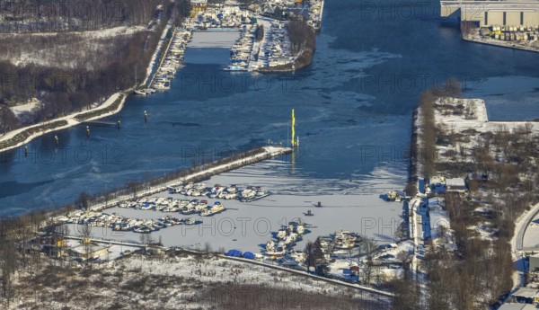 Aerial view, Herne Sea, marina, Rhine-Herne Canal, Horsthausen, Herne, Ruhr area, North Rhine-Westphalia, Germany, boats, boat mooring, DE, Europe, aerial view, aerial photography, aerial photography, motorboats, snow, sailing boats, overview, bird's-eye view, water sports club Herne 1920, winter, birds-eyes view, overview