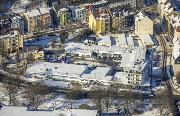 Aerial photo, Reifen Stiebling company premises, Herne-Mitte, Herne, Ruhr area, North Rhine-Westphalia, Germany, DE, Europe, commercial enterprises, commercial area, commercial area, commercial location, commercial use, Hölkeskampring, aerial view, aerial photography, aerial photography, photovoltaics, photovoltaic system, snow, solar, solar system, solar energy, solar energy, overview, bird's-eye view, winter, birds-eyes view, overview