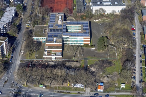 Aerial photo, Pestalozzi-Gymnasium Herne, construction site Cranger Straße, Baukau, Herne, Ruhr area, North Rhine-Westphalia, Germany, construction work, construction area, construction site, construction project, construction site, education, educational institution, DE, Europe, grammar school, teaching institute, aerial photo, aerial photography, aerial photography, photovoltaics, photovoltaic system, school, solar, solar system, solar energy, solar energy, overview, bird's eye view, birds-eyes view, overview