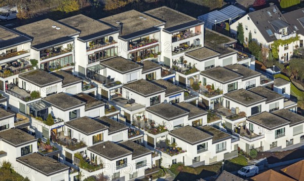 Aerial view, terraced houses, housing estate Auf der Heide in the district Westende in Herdecke, Ruhr area, North Rhine-Westphalia, Germany, DE, single-family houses, Europe, shapes and colours, property tax, Herdecke, real estate, aerial view, aerial photography, aerial photography, terraced houses, overview, bird's-eye view, housing estate, living and living, residential area, residential houses, quality of life, residential quarter, housing estate, birds-eyes view, overview