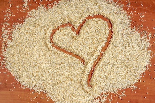 Heart-shaped trace in sesame seeds on red brown back