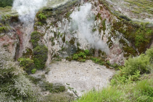 Geothermal site in New Zealand named Craters of the Moon