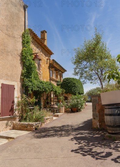 Impression of Roussillon, a commune in the Vaucluse department of the Provence region in southern France