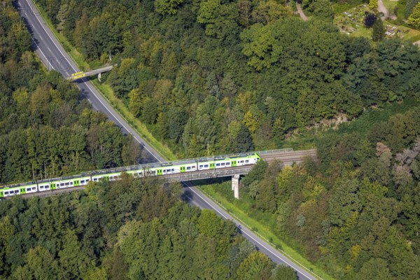 Aerial view, suburban railway crossing a bridge and adjacent pedestrian bridge over the Eichholzstraße L527n in the district of Berge in Gevelsberg, Ruhr area, North Rhine-Westphalia, Germany, railway tracks, bridge, DE, Europe, pedestrian bridge, Gevelsberg, Landesstraße L527n, aerial view, aerial photography, aerial photography, overview, bird's-eye view, overview
