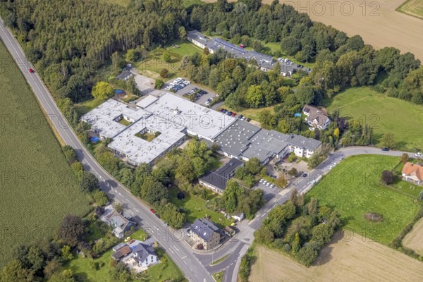 Aerial view, AWO Centre Asbeck and Integration Kindergarten Asbeck in the district Asbeck in Gevelsberg, Ruhr area, North Rhine-Westphalia, Germany, DE, Europe, non-profit institution, Gevelsberg, kindergarten, day-care centre, day-care centre, day-care centre, aerial photograph, aerial photography, aerial photography, Neuenlander Straße, overview, bird's-eye view, overview