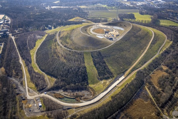 Aerial view, Mottbruchhalde, construction site for wind turbine, wind power plant, Brauck, Gladbeck, Ruhr area, North Rhine-Westphalia, Germany, construction work, construction area, construction site, building site, construction project, construction site, tailings pile, DE, Europe, aerial view, aerial photography, aerial photography, NSG, nature reserve Natroper Feld, new construction, overview, bird's-eye view, overview, wind power, alternative energy