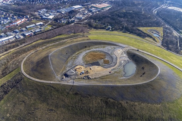Aerial view, Mottbruchhalde, construction site for wind turbine, wind power plant, Brauck, Gladbeck, Ruhr area, North Rhine-Westphalia, Germany, construction work, construction area, construction site, building site, construction project, construction site, tailings pile, DE, Europe, aerial view, aerial photography, aerial photography, NSG, nature reserve Natroper Feld, new construction, overview, bird's-eye view, overview, wind power, alternative energy