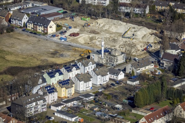 Aerial view, Mosque Türkisch-Islamischer KulturVerein e.V., Wielandstraße, construction site at the property with demolition Möbelparadies Tacke, Bramsfeld, Gladbeck, Ruhr area, North Rhine-Westphalia, Germany, demolition work, place of worship, construction work, construction, construction vehicles, construction area, construction site, construction site, construction project, construction site, DE, Europe, religious community, place of worship, holy place, church, church community, denomination, aerial view, aerial photography, aerial photography, mosque, Möbel Tacke, new building, religion, religious site, overview, bird's-eye view, overview