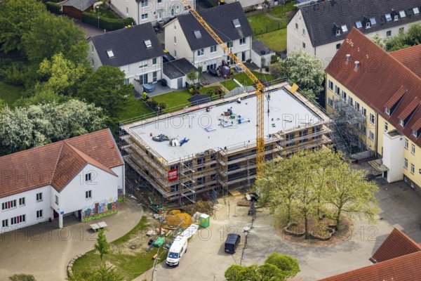 Aerial view, construction site and school extension Südparkschule, Brauck, Gladbeck, Ruhr area, North Rhine-Westphalia, Germany, construction work, construction, construction area, building site, building plots, construction measure, construction project, construction site, education, educational institution, DE, Europe, teaching institute, aerial view, aerial photography, aerial photography, Münsterländer Straße, new building, school, overview, bird's eye view, birds-eyes view, overview