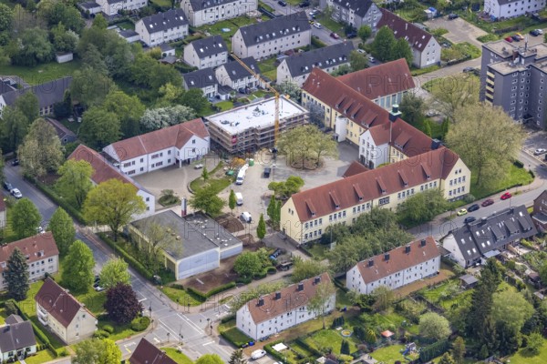 Aerial view, construction site and school extension Südparkschule, Brauck, Gladbeck, Ruhr area, North Rhine-Westphalia, Germany, construction work, construction, construction area, building site, building plots, construction measure, construction project, construction site, education, educational institution, DE, Europe, teaching institute, aerial view, aerial photography, aerial photography, Münsterländer Straße, new building, school, overview, bird's eye view, birds-eyes view, overview