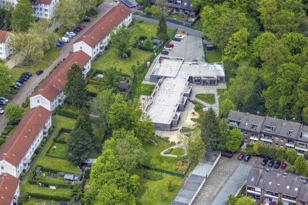 Aerial view, SKF Kindergarten Oase, Butendorf, Gladbeck, Ruhr area, North Rhine-Westphalia, Germany, Breslauer Straße, DE, Europe, family centre, property tax, real estate, kindergarten, day nursery, day care centre, day nursery, aerial photograph, aerial photography, aerial photography, overview, bird's-eye view, residential complex, living and living, residential area, residential buildings, housing estate, birds-eyes view, overview