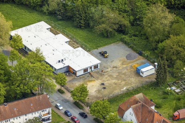 Aerial view, construction site day care centre new building Uhlandstraße, Gladbeck, Ruhr area, North Rhine-Westphalia, Germany, construction work, construction area, construction site, building plots, construction measure, construction project, construction site, DE, Europe, kindergarten, day nursery, day care centre, day care centre, aerial view, aerial photography, aerial photography, new building, overview, bird's-eye view, overview