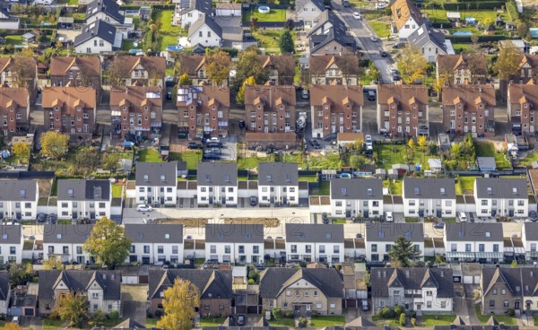 Aerial view, housing estates from three different eras: Colliery housing estate, detached houses and terraced housing estate, Phönixstraße and Geschwister-Scholl-Straße, in the Butendorf district of Gladbeck, Ruhr area, North Rhine-Westphalia, Germany, DE, detached houses, Europe, shapes and colours, Gladbeck, property tax, real estate, aerial view, aerial photography, aerial photography, terraced houses, overview, bird's-eye view, housing estate, housing and living, residential area, residential houses, quality of living, residential quarter, housing estate, colliery housing estate, colliery houses, birds-eyes view, overview