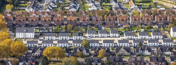 Aerial view, housing estates from three different eras: Colliery housing estate, detached houses and terraced housing estate, Phönixstraße and Geschwister-Scholl-Straße, in the Butendorf district of Gladbeck, Ruhr area, North Rhine-Westphalia, Germany, DE, detached houses, Europe, shapes and colours, Gladbeck, property tax, real estate, aerial view, aerial photography, aerial photography, terraced houses, overview, bird's-eye view, housing estate, housing and living, residential area, residential houses, quality of living, residential quarter, housing estate, colliery housing estate, colliery houses, birds-eyes view, overview