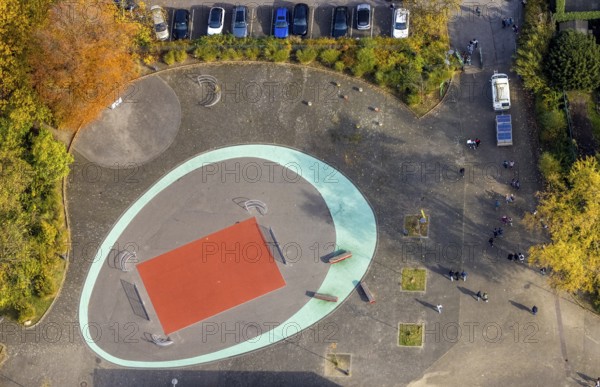 Aerial view, playing field at the Erich Kästner Realschule in the district Brauck in Gladbeck, Ruhr area, North Rhine-Westphalia, Germany, education, educational institution, DE, Europe, Gladbeck, secondary school, educational institute, aerial photograph, aerial photography, aerial photography, secondary school, school, overview, bird's eye view, birds-eyes view, overview