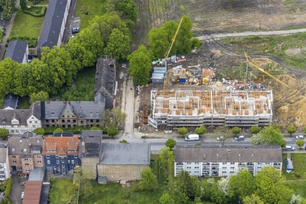 Aerial view, Schlägel und Eisen housing estate, construction site, new construction urban quarter with residential buildings, Zweckel, Gladbeck, Ruhr area, North Rhine-Westphalia, Germany, construction work, construction, construction area, building site, building plots, construction project, building site, Bohnekampstrasse, trees, DE, Eisenstrasse, Europe, real estate, aerial view, aerial photography, aerial photography, new construction, Schlägelstrasse overview, bird's-eye view, living and life, residential area, residential buildings, residential quality, residential quarter, birds-eyes view, overview