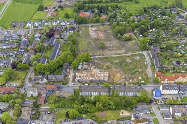 Aerial view, Schlägel und Eisen housing estate, construction site, new construction urban quarter with residential buildings, Zweckel, Gladbeck, Ruhr area, North Rhine-Westphalia, Germany, construction work, construction, construction area, building site, building plots, construction project, building site, Bohnekampstrasse, trees, DE, Eisenstrasse, Europe, real estate, aerial view, aerial photography, aerial photography, new construction, Schlägelstrasse overview, bird's-eye view, living and life, residential area, residential buildings, residential quality, residential quarter, birds-eyes view, overview