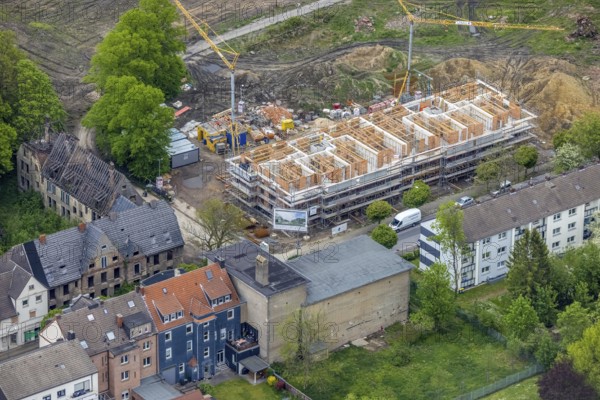 Aerial view, Schlägel und Eisen housing estate, construction site, new construction urban quarter with residential buildings, Zweckel, Gladbeck, Ruhr area, North Rhine-Westphalia, Germany, construction work, construction, construction area, building site, building plots, construction project, building site, Bohnekampstrasse, trees, DE, Eisenstrasse, Europe, real estate, aerial view, aerial photography, aerial photography, new construction, Schlägelstrasse overview, bird's-eye view, living and life, residential area, residential buildings, residential quality, residential quarter, birds-eyes view, overview