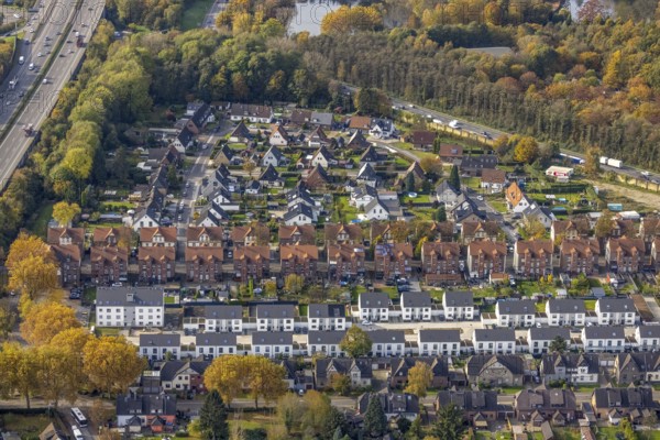 Aerial view, housing estates from three different eras: Colliery housing estate, detached houses and terraced housing estate, Phönixstraße and Geschwister-Scholl-Straße, in the Butendorf district of Gladbeck, Ruhr area, North Rhine-Westphalia, Germany, DE, detached houses, Europe, shapes and colours, Gladbeck, property tax, real estate, aerial view, aerial photography, aerial photography, terraced houses, overview, bird's-eye view, housing estate, housing and living, residential area, residential houses, quality of living, residential quarter, housing estate, colliery housing estate, colliery houses, birds-eyes view, overview