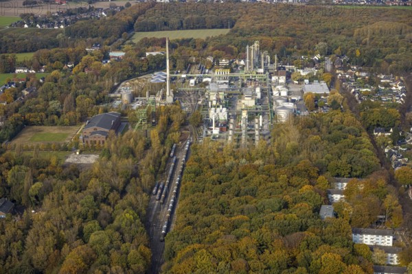 Aerial view, Ineos Phenol chemical plant in the district of Zweckel in Gladbeck, Ruhr area, North Rhine-Westphalia, Germany, DE, Europe, commercial enterprises, commercial area, commercial park, commercial location, commercial use, Gladbeck, industrial area, industrial building, industrial location, aerial photograph, aerial photography, aerial photography, overview, bird's-eye view, overview