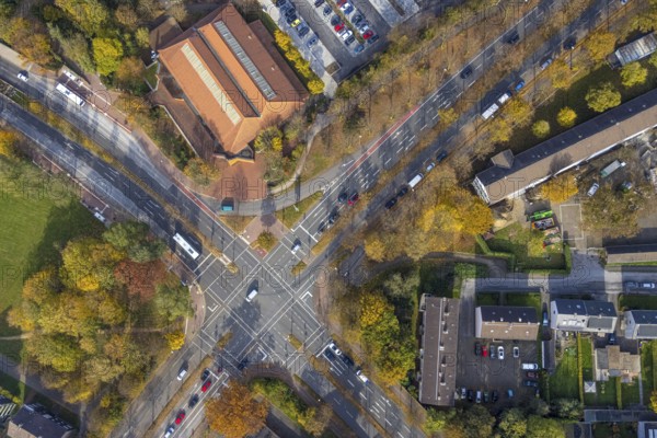 Aerial view, intersection Sandstraße and Konrad-Adenauer-Allee with red cycle path marking in Gladbeck, Ruhr area, North Rhine-Westphalia, Germany, DE, Europe, Gladbeck, aerial view, aerial photography, aerial photography, cycle path, road crossing, road traffic, overview, traffic safety, bird's eye view, birds-eyes view, overview