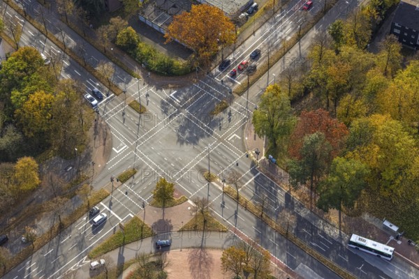 Aerial view, intersection Sandstraße and Konrad-Adenauer-Allee with red cycle path marking in Gladbeck, Ruhr area, North Rhine-Westphalia, Germany, DE, Europe, Gladbeck, aerial view, aerial photography, aerial photography, cycle path, road crossing, road traffic, overview, traffic safety, bird's eye view, birds-eyes view, overview