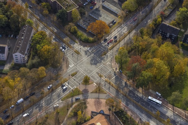 Aerial view, intersection Sandstraße and Konrad-Adenauer-Allee with red cycle path marking in Gladbeck, Ruhr area, North Rhine-Westphalia, Germany, DE, Europe, Gladbeck, aerial view, aerial photography, aerial photography, cycle path, road crossing, road traffic, overview, traffic safety, bird's eye view, birds-eyes view, overview