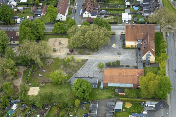 Aerial photo, Käthe-Kollwitz-Schule, Rentfort, Gladbeck, Ruhr area, North Rhine-Westphalia, Germany, education, educational institution, DE, Europe, primary school, teaching institute, aerial photo, aerial photography, aerial photography, school, overview, bird's-eye view, Woorthstraße, birds-eyes view, overview