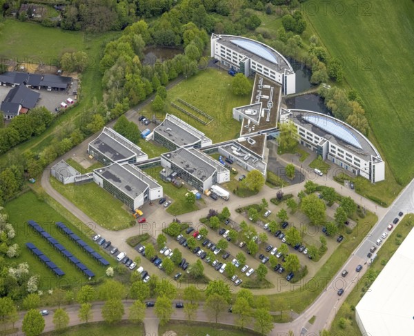 Aerial view, IWG Innovationszentrum Wiesenbusch Gladbeck, Gewerbepark Am Wiesenbusch, Rentfort, Gladbeck, Ruhr area, North Rhine-Westphalia, Germany, DE, Europe, commercial buildings, business district, business centre, commercial space, commercial area, commercial use, autumn colours, industrial area, industrial location, aerial photograph, aerial photography, aerial photography, rental space, overview, bird's-eye view, birds-eyes view, overview