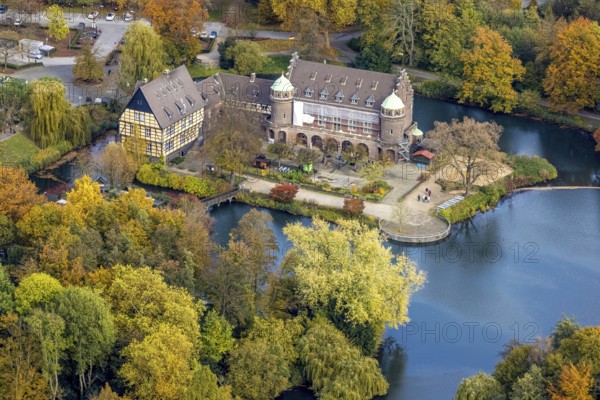 Aerial view, moated castle Wittringen with castle pond in the district Butendorf in Gladbeck, Ruhr area, North Rhine-Westphalia, Germany, castle, DE, Europe, gastronomy, Gladbeck, moat, manor house, aerial view, aerial photography, aerial photography, castle, overview, bird's-eye view, forest area, moated castle, moat, moated castle, birds-eyes view, overview