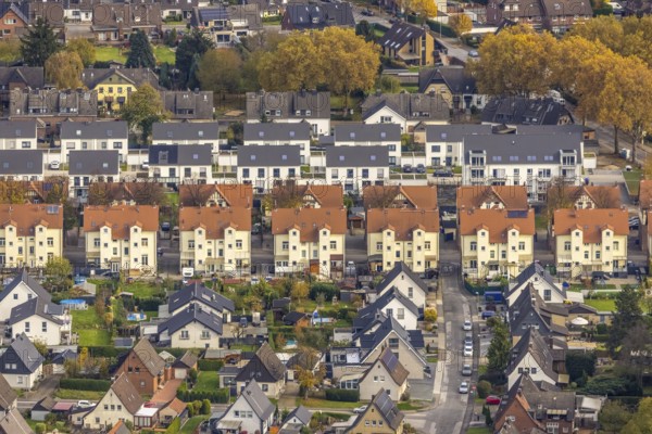 Aerial view, housing estates from three different eras: Colliery housing estate, detached houses and terraced housing estate, Phönixstraße and Geschwister-Scholl-Straße, in the Butendorf district of Gladbeck, Ruhr area, North Rhine-Westphalia, Germany, workers' housing estate, DE, detached houses, Europe, Gladbeck, property tax, real estate, aerial view, aerial photography, aerial photography, Phönixstraße, terraced houses, overview, bird's-eye view, housing estate, housing and living, residential area, residential houses, quality of living, residential neighbourhood, housing estate, colliery housing estate, colliery housing estate, birds-eyes view, overview