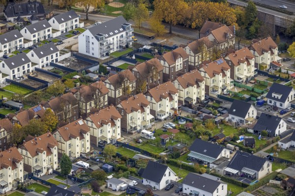 Aerial view, housing estates from three different eras: Colliery housing estate, detached houses and terraced housing estate, in the Butendorf district of Gladbeck, Ruhr area, North Rhine-Westphalia, Germany, workers' housing estate, DE, detached houses, Europe, Gladbeck, property tax, real estate, aerial photograph, aerial photography, aerial photography, Phönixstraße, terraced houses, overview, bird's-eye view, housing estate, housing and living, residential area, residential houses, quality of living, residential neighbourhood, housing estate, colliery housing estate, colliery housing estate, birds-eyes view, overview